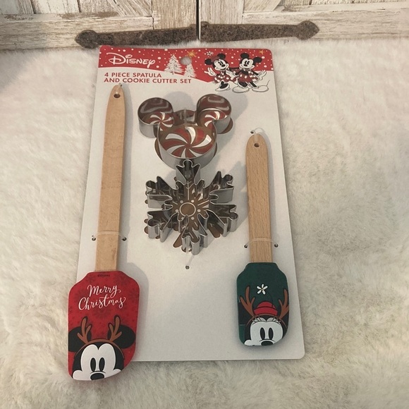 Disney Mickey Mouse Christmas 4 Piece Spatula and Cookie Cutter Set - Picture 1 of 8